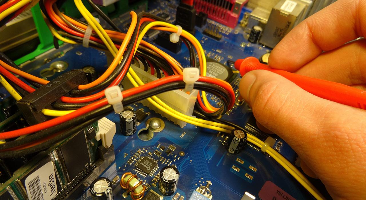 experto electronica 1 Tech Universidad