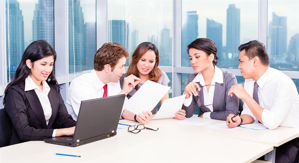 curso expatriados personas fisicas Tech Universidad