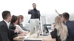 estudios presenciales direccion comercial marketing cro chief revenue officer Tech Universidad