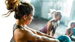semipresencial entrenamiento fuerza rendimiento deportivo Tech Universidad
