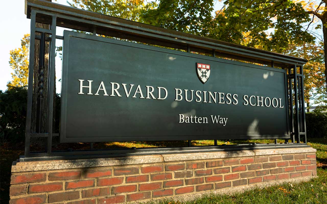 harvard business school Tech Universidad